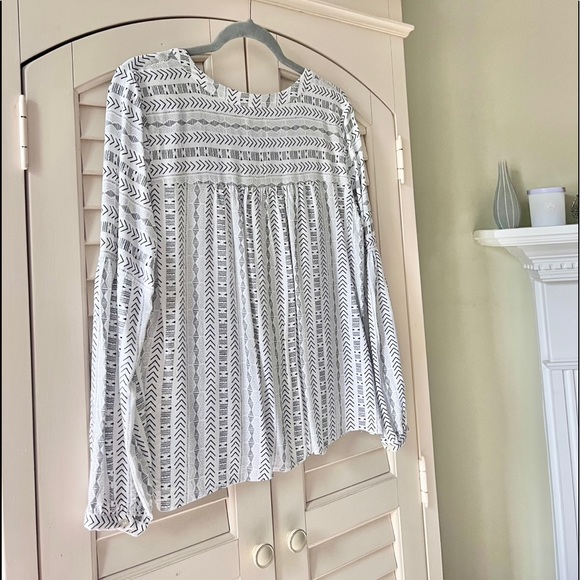 Chelsea & Theodore Medium Rayon Tribal Boho Print Cottagecore Blouse - Picture 3 of 12